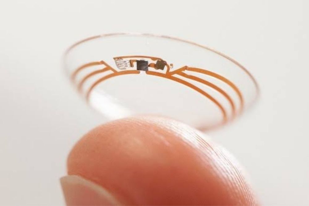 are high-tech contact lenses available now