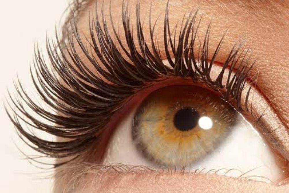 is it safe to use eyelash growth serums
